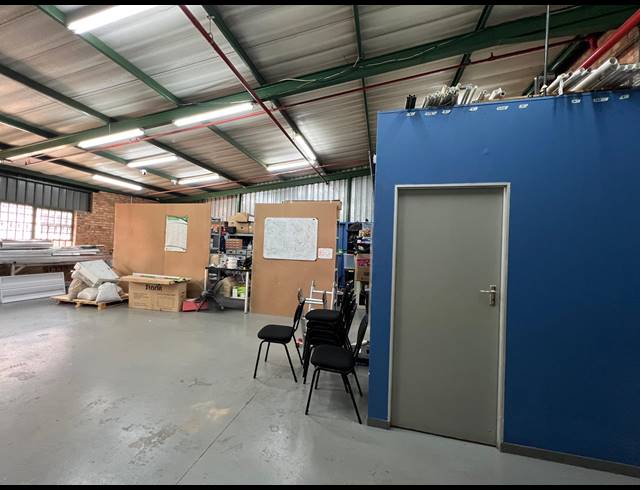 130M² WAREHOUSE TO LET IN STRIJDOMPARK